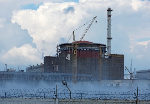 Nga, Ukraine tố nhau pháo kích nhà máy điện hạt nhân lớn nhất châu Âu - Ảnh 1. Nga, Ukraine tố nhau pháo kích nhà máy điện hạt nhân lớn nhất châu Âu - Ảnh 1.