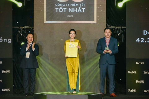 Vietcombank lần thứ 10 liên tục vào Top 50 công ty niêm yết tốt nhất Việt Nam - Ảnh 1. Vietcombank lần thứ 10 liên tục vào Top 50 công ty niêm yết tốt nhất Việt Nam - Ảnh 1.