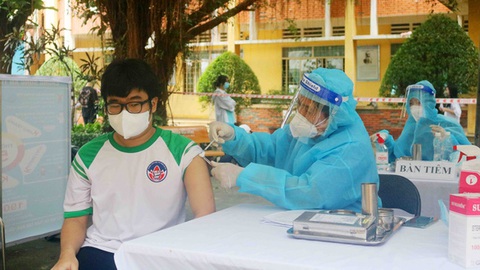 Công chức nghỉ việc hàng loạt: Thầy thuốc và thầy giáo cứ phải an bần lạc đạo? - Ảnh 1. Công chức nghỉ việc hàng loạt: Thầy thuốc và thầy giáo cứ phải an bần lạc đạo? - Ảnh 1.
