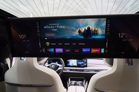 Màn hình khổng lồ trên BMW 7-Series mới khiến lái xe không thể nhìn qua gương chiếu hậu - Ảnh 2. Màn hình khổng lồ trên BMW 7-Series mới khiến lái xe không thể nhìn qua gương chiếu hậu - Ảnh 2.