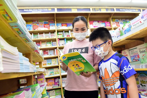 Có thể dùng ngân sách mua sách giáo khoa phổ thông cho học sinh mượn từ năm học 2022 - 2023 - Ảnh 1. Có thể dùng ngân sách mua sách giáo khoa phổ thông cho học sinh mượn từ năm học 2022 - 2023 - Ảnh 1.
