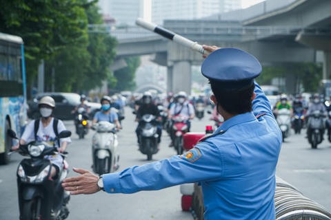 Chủ tịch Hà Nội cấm người đứng đầu đơn vị xin xỏ việc xử lý vi phạm giao thông - Ảnh 1. Chủ tịch Hà Nội cấm người đứng đầu đơn vị xin xỏ việc xử lý vi phạm giao thông - Ảnh 1.