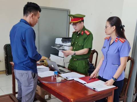 Hà Tĩnh khởi tố giám đốc doanh nghiệp hải sản vì trốn thuế gần 15 tỉ đồng - Ảnh 1. Hà Tĩnh khởi tố giám đốc doanh nghiệp hải sản vì trốn thuế gần 15 tỉ đồng - Ảnh 1.