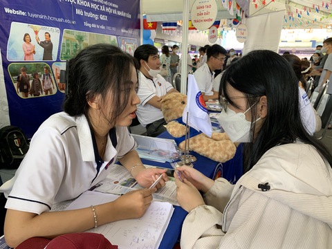 5,2 tỉ đồng hỗ trợ sinh viên 9 ngành khoa học cơ bản, ngôn ngữ - Ảnh 1. 5,2 tỉ đồng hỗ trợ sinh viên 9 ngành khoa học cơ bản, ngôn ngữ - Ảnh 1.