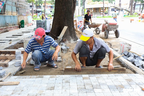 Gấp rút hoàn thiện việc cải tạo hồ Con Rùa, bàn giao vào đúng lễ 2-9 - Ảnh 1. Gấp rút hoàn thiện việc cải tạo hồ Con Rùa, bàn giao vào đúng lễ 2-9 - Ảnh 1.
