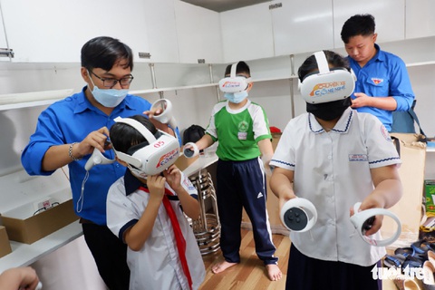 Có sân chơi tụi em khoái quá chừng... - Ảnh 3. Có sân chơi tụi em khoái quá chừng... - Ảnh 3.
