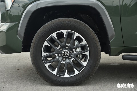 Toyota Tundra 2022 giá hơn 4 tỉ đồng: Bán tải Nhật mang đậm chất Mỹ - Ảnh 11. Toyota Tundra 2022 giá hơn 4 tỉ đồng: Bán tải Nhật mang đậm chất Mỹ - Ảnh 11.