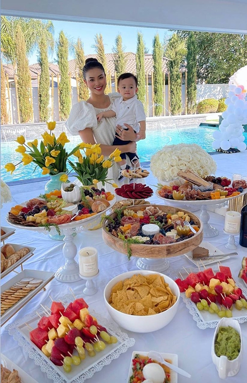 Ảnh vui sao Việt 8-8: Con trai Lê Phương làm món ngon mừng ngày cưới bố mẹ - Ảnh 8. Ảnh vui sao Việt 8-8: Con trai Lê Phương làm món ngon mừng ngày cưới bố mẹ - Ảnh 8.