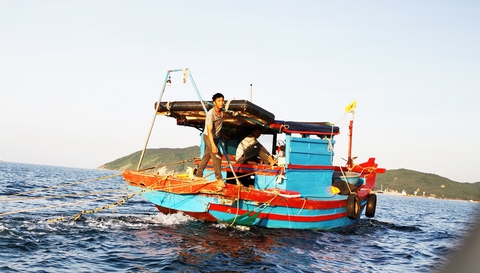 Phóng sự điều tra: Tàu giã điện tàn sát trên biển - Ảnh 4. Phóng sự điều tra: Tàu giã điện tàn sát trên biển - Ảnh 4.