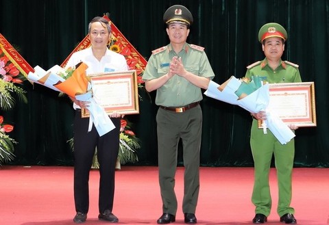 Chung sức, đồng lòng bảo vệ an ninh Tổ quốc, bảo vệ sự bình yên của nhân dân - Ảnh 1. Chung sức, đồng lòng bảo vệ an ninh Tổ quốc, bảo vệ sự bình yên của nhân dân - Ảnh 1.