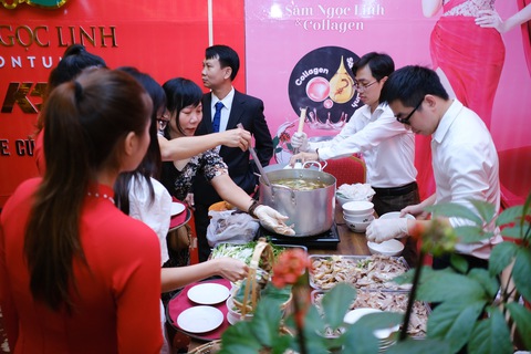 Mang phở đến triển lãm sâm Ngọc Linh là một ý tưởng hấp dẫn - Ảnh 2. Mang phở đến triển lãm sâm Ngọc Linh là một ý tưởng hấp dẫn - Ảnh 2.