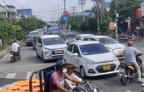 Thu phí không dừng trên cao tốc, xe ôtô qua phà Cát Lái tăng 60% - Ảnh 1. Thu phí không dừng trên cao tốc, xe ôtô qua phà Cát Lái tăng 60% - Ảnh 1.