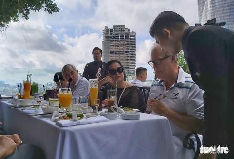 Thiếu người quá, các khách sạn đại tuyển dụng lớn nhất từ trước tới giờ - Ảnh 1. Thiếu người quá, các khách sạn đại tuyển dụng lớn nhất từ trước tới giờ - Ảnh 1.