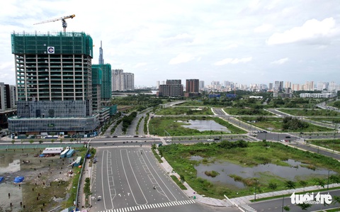 Sẽ đấu giá lại các lô đất tại Thủ Thiêm bị bỏ cọc - Ảnh 1. Sẽ đấu giá lại các lô đất tại Thủ Thiêm bị bỏ cọc - Ảnh 1.