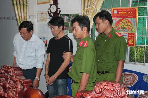 Khởi tố 2 người tàng trữ và mua bán trái phép vũ khí quân dụng - Ảnh 1. Khởi tố 2 người tàng trữ và mua bán trái phép vũ khí quân dụng - Ảnh 1.