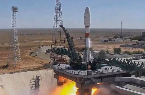 Iran nhờ Nga phóng giúp vệ tinh Khayyam, bác bỏ dùng để do thám Ukraine - Ảnh 1. Iran nhờ Nga phóng giúp vệ tinh Khayyam, bác bỏ dùng để do thám Ukraine - Ảnh 1.