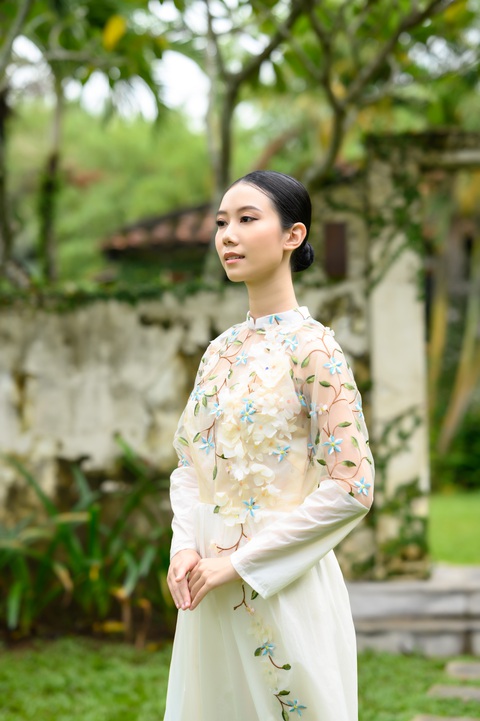 Kim Tuyến bất ngờ catwalk trong show của NTK Hoài Sang - Ảnh 5. Kim Tuyến bất ngờ catwalk trong show của NTK Hoài Sang - Ảnh 5.