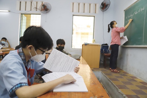 Tôi cũng là giáo viên, đọc bài báo mà nước mắt cứ tuôn rơi... - Ảnh 1. Tôi cũng là giáo viên, đọc bài báo mà nước mắt cứ tuôn rơi... - Ảnh 1.