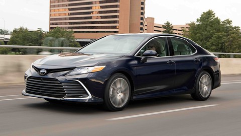 Chủ xe Toyota Camry thử chạy 16.000km không thay dầu: Xe Nhật bền cũng phải chịu thua - Ảnh 1. Chủ xe Toyota Camry thử chạy 16.000km không thay dầu: Xe Nhật bền cũng phải chịu thua - Ảnh 1.