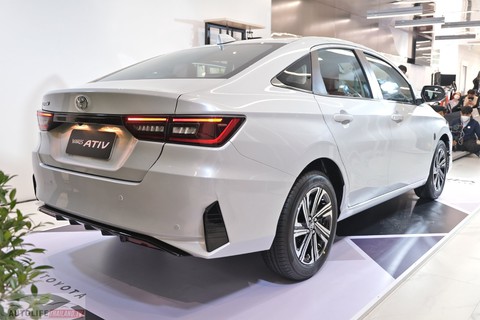 Người Việt tranh cãi về Toyota Vios 2023: Khó đủ option khi về Việt Nam hoặc giá phải tăng mạnh - Ảnh 2. Người Việt tranh cãi về Toyota Vios 2023: Khó đủ option khi về Việt Nam hoặc giá phải tăng mạnh - Ảnh 2.