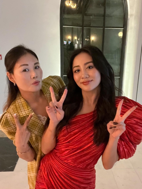 Những bà mẹ quá trẻ đẹp, bị nhầm lẫn là chị em với các mỹ nhân Việt - Ảnh 1. Những bà mẹ quá trẻ đẹp, bị nhầm lẫn là chị em với các mỹ nhân Việt - Ảnh 1.
