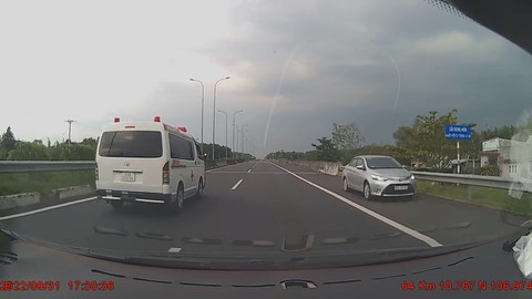 Phạt tài xế chạy ngược chiều trên cao tốc TP.HCM - Long Thành - Dầu Giây - Ảnh 1. Phạt tài xế chạy ngược chiều trên cao tốc TP.HCM - Long Thành - Dầu Giây - Ảnh 1.