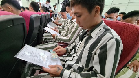Phó thủ tướng mong những người được đặc xá sớm ổn định cuộc sống - Ảnh 2. Phó thủ tướng mong những người được đặc xá sớm ổn định cuộc sống - Ảnh 2.