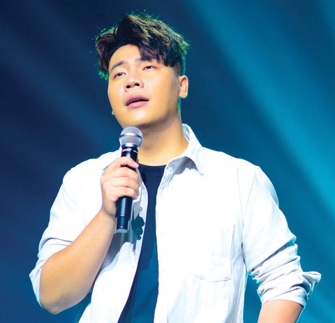 Hamlet Trương thích là ca sĩ, nhạc sĩ, nhà văn hay MC? - Ảnh 1. Hamlet Trương thích là ca sĩ, nhạc sĩ, nhà văn hay MC? - Ảnh 1.