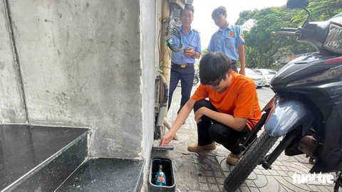 Chuyện mất đồng hồ nước: Không thay được vì... không có tiền - Ảnh 1. Chuyện mất đồng hồ nước: Không thay được vì... không có tiền - Ảnh 1.