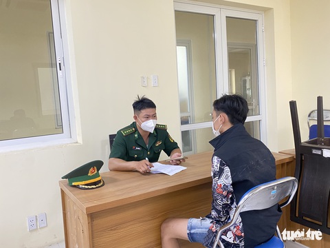 26 lao động người Việt ‘bất hợp pháp’ tại Campuchia bị trả về nước - Ảnh 3. 26 lao động người Việt ‘bất hợp pháp’ tại Campuchia bị trả về nước - Ảnh 3.
