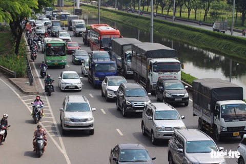 Giao thông ngày đầu dịp lễ 2-9 tại TP.HCM: Có ùn ứ nhưng vẫn ‘dễ thở’ - Ảnh 7. Giao thông ngày đầu dịp lễ 2-9 tại TP.HCM: Có ùn ứ nhưng vẫn ‘dễ thở’ - Ảnh 7.
