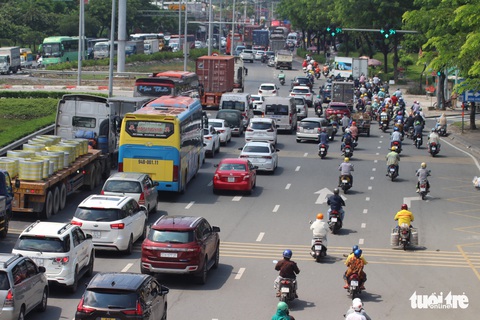 Giao thông ngày đầu dịp lễ 2-9 tại TP.HCM: Có ùn ứ nhưng vẫn ‘dễ thở’ - Ảnh 4. Giao thông ngày đầu dịp lễ 2-9 tại TP.HCM: Có ùn ứ nhưng vẫn ‘dễ thở’ - Ảnh 4.