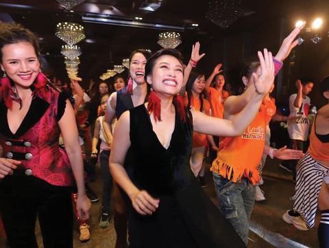 Trần Ly Ly và câu chuyện không chỉ về những tác phẩm múa cháy vé - Ảnh 3. Trần Ly Ly và câu chuyện không chỉ về những tác phẩm múa cháy vé - Ảnh 3.