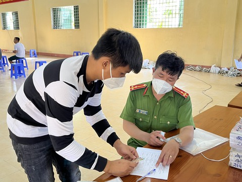 Công an TP.HCM cấp căn cước công dân cho phạm nhân được đặc xá - Ảnh 1. Công an TP.HCM cấp căn cước công dân cho phạm nhân được đặc xá - Ảnh 1.