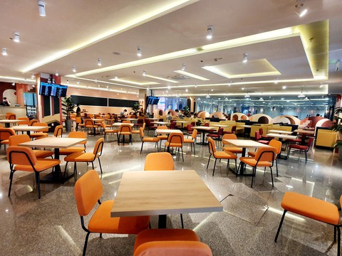 Ngày đầu kỳ nghỉ lễ 2-9, sân bay Tân Sơn Nhất thông thoáng - Ảnh 9. Ngày đầu kỳ nghỉ lễ 2-9, sân bay Tân Sơn Nhất thông thoáng - Ảnh 9.