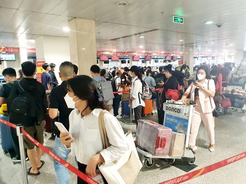 Ngày đầu kỳ nghỉ lễ 2-9, sân bay Tân Sơn Nhất thông thoáng - Ảnh 3. Ngày đầu kỳ nghỉ lễ 2-9, sân bay Tân Sơn Nhất thông thoáng - Ảnh 3.