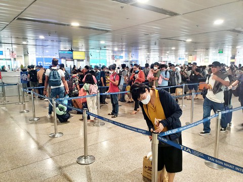 Ngày đầu kỳ nghỉ lễ 2-9, sân bay Tân Sơn Nhất thông thoáng - Ảnh 5. Ngày đầu kỳ nghỉ lễ 2-9, sân bay Tân Sơn Nhất thông thoáng - Ảnh 5.