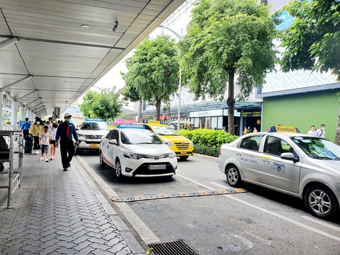 Ngày đầu kỳ nghỉ lễ 2-9, sân bay Tân Sơn Nhất thông thoáng - Ảnh 7. Ngày đầu kỳ nghỉ lễ 2-9, sân bay Tân Sơn Nhất thông thoáng - Ảnh 7.