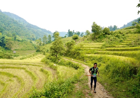 Quang Trần vô địch cự ly ‘siêu khủng’ chạy 160km tại Sa Pa - Ảnh 1. Quang Trần vô địch cự ly ‘siêu khủng’ chạy 160km tại Sa Pa - Ảnh 1.
