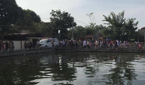 Chơi bắt vịt ở ao làng, các thanh niên phát hiện thi thể bé gái - Ảnh 1. Chơi bắt vịt ở ao làng, các thanh niên phát hiện thi thể bé gái - Ảnh 1.