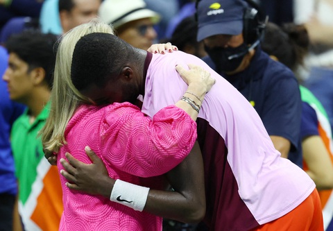 Kết thúc giấc mơ Mỹ của Tiafoe, tay vợt 19 tuổi Alcaraz lần đầu vào chung kết Grand Slam - Ảnh 2. Kết thúc giấc mơ Mỹ của Tiafoe, tay vợt 19 tuổi Alcaraz lần đầu vào chung kết Grand Slam - Ảnh 2.