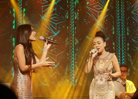 Lương Bích Hữu hát ‘Thần Tài đến’ bằng tiếng Hoa làm khán giả thích thú - Ảnh 6. Lương Bích Hữu hát ‘Thần Tài đến’ bằng tiếng Hoa làm khán giả thích thú - Ảnh 6.