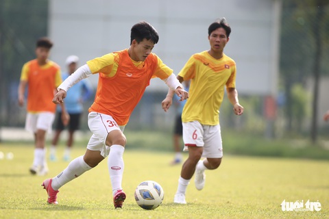 U20 Việt Nam chạy bài trơn tru với 10 cầu thủ từ hạng nhất, V-League - Ảnh 4. U20 Việt Nam chạy bài trơn tru với 10 cầu thủ từ hạng nhất, V-League - Ảnh 4.