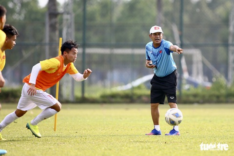 U20 Việt Nam chạy bài trơn tru với 10 cầu thủ từ hạng nhất, V-League - Ảnh 5. U20 Việt Nam chạy bài trơn tru với 10 cầu thủ từ hạng nhất, V-League - Ảnh 5.