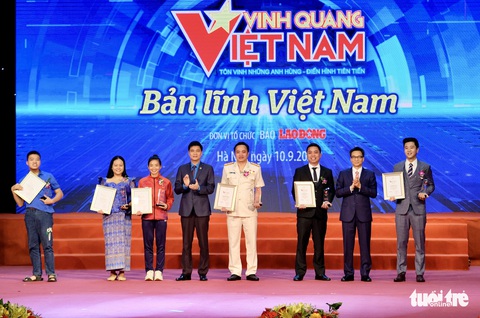 3 chiến sĩ phòng cháy chữa cháy được vinh danh trong chương trình Vinh quang Việt Nam 2022 - Ảnh 4. 3 chiến sĩ phòng cháy chữa cháy được vinh danh trong chương trình Vinh quang Việt Nam 2022 - Ảnh 4.