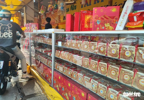 Bánh trung thu đến giờ mua 1 tặng 4 - Ảnh 4. Bánh trung thu đến giờ mua 1 tặng 4 - Ảnh 4.