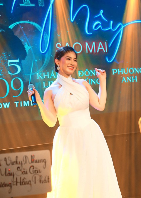 Lương Bích Hữu hát ‘Thần Tài đến’ bằng tiếng Hoa làm khán giả thích thú - Ảnh 4. Lương Bích Hữu hát ‘Thần Tài đến’ bằng tiếng Hoa làm khán giả thích thú - Ảnh 4.