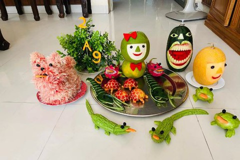 Tết Trung thu và những mâm cỗ mang phiên bản đột biến - Ảnh 1. Tết Trung thu và những mâm cỗ mang phiên bản đột biến - Ảnh 1.