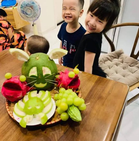 Tết Trung thu và những mâm cỗ mang phiên bản đột biến - Ảnh 3. Tết Trung thu và những mâm cỗ mang phiên bản đột biến - Ảnh 3.