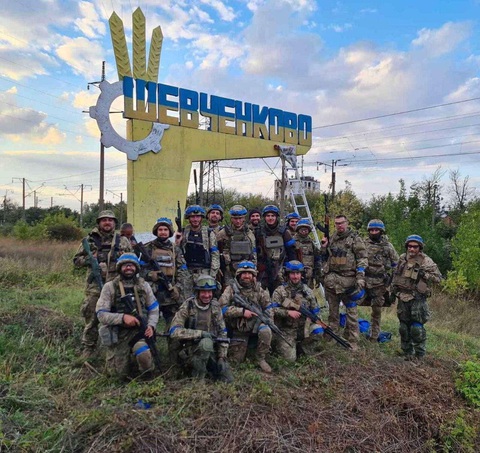 Tổng tham mưu trưởng Ukraine nói giành lại 3.000km2 đất từ Nga, Nga nói đang tấn công Kharkov - Ảnh 1. Tổng tham mưu trưởng Ukraine nói giành lại 3.000km2 đất từ Nga, Nga nói đang tấn công Kharkov - Ảnh 1.